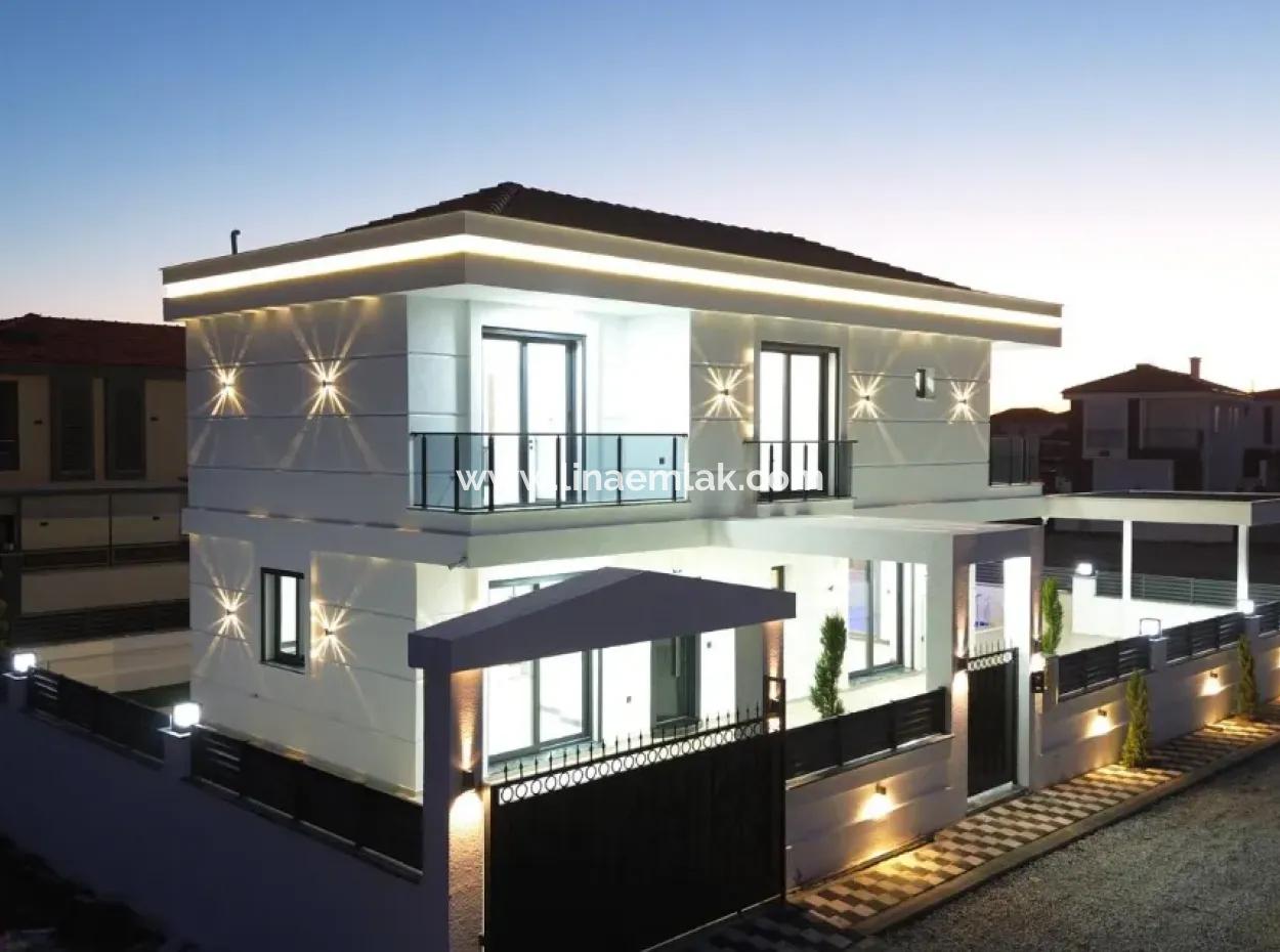 Didim Efeler Mh Satılık Havuzlu & Bahçeli 3+1 Ayrı Mutfak Sıfır Villa