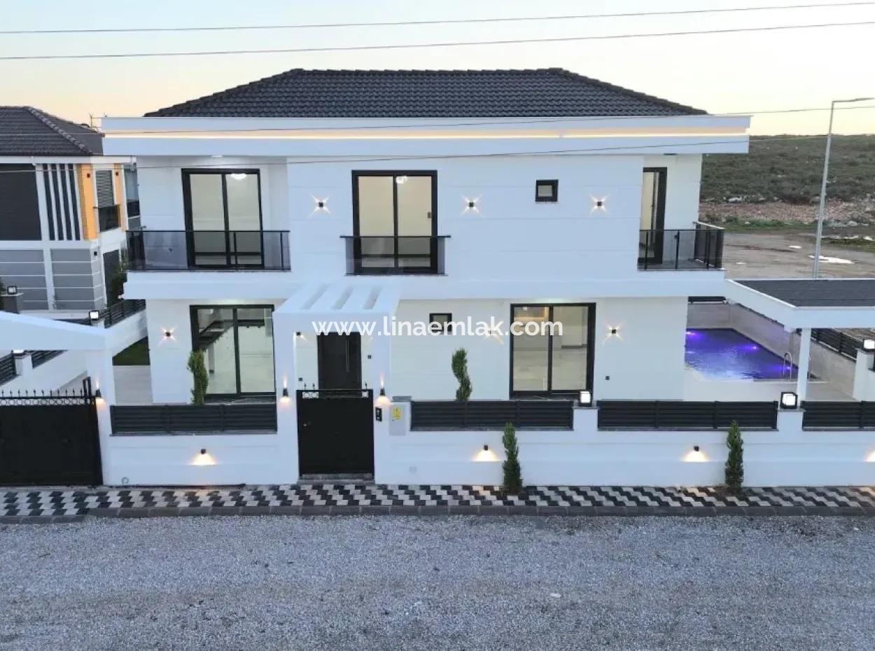 Didim Efeler Mh Satılık Havuzlu & Bahçeli 3+1 Ayrı Mutfak Sıfır Villa