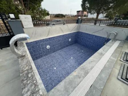 Didim Efeler Mh Satılık Havuzlu 4+1 Ayrı Mutfak Bahçeli Müstakil Sıfır Villa