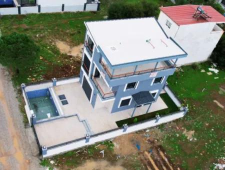 Didim Efeler Mh Satılık Havuzlu 4+1 Ayrı Mutfak Bahçeli Müstakil Sıfır Villa