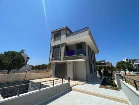 Didim Efeler Mh Satılık Müstakil Havuzlu 4+1 Açık Mutfak Bahçeli Sıfır Villa