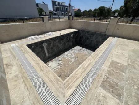 Didim Efeler Mh Satılık Müstakil Havuzlu 4+1 Açık Mutfak Bahçeli Sıfır Villa