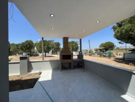 Didim Efeler Mh Satılık Müstakil Havuzlu 4+1 Açık Mutfak Bahçeli Sıfır Villa