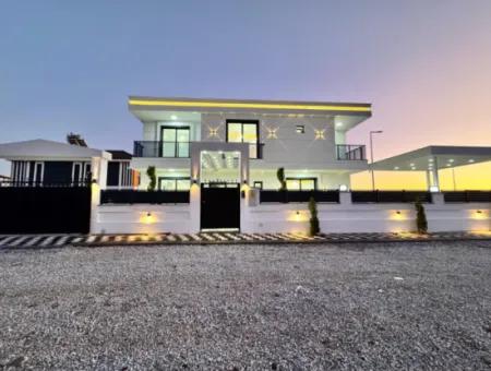 Didim Efeler Mh Satılık Havuzlu & Bahçeli 3+1 Ayrı Mutfak Sıfır Villa