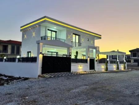 Didim Efeler Mh Satılık Havuzlu & Bahçeli 3+1 Ayrı Mutfak Sıfır Villa