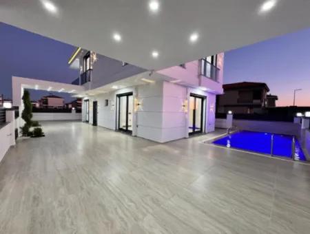 Didim Efeler Mh Satılık Havuzlu & Bahçeli 3+1 Ayrı Mutfak Sıfır Villa