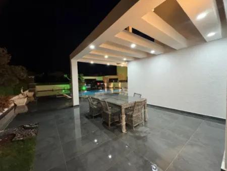 Didim Akbük Mh Satılık Denize Çok Yakın 4+1 Ayrı Mutfak Havuzlu Sıfır Villa