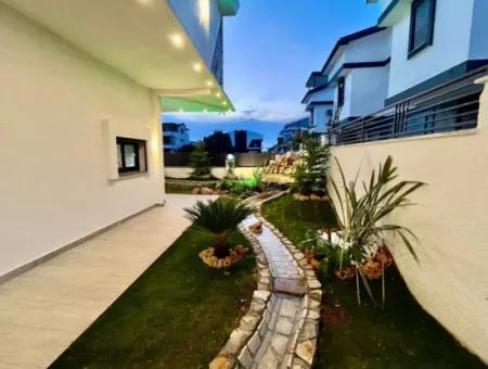 Didim Efeler Mh Satılık 5+1 Müstakil Havuzlu Özel Tasarım Lüx Villa