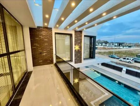 Didim Efeler Mh Satılık 5+1 Müstakil Havuzlu Özel Tasarım Lüx Villa