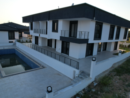 Didim Hisar Mh Satılık Denize Yakın 2+1 Açık Mutfak Havuzlu Eşyalı Sıfır Daire